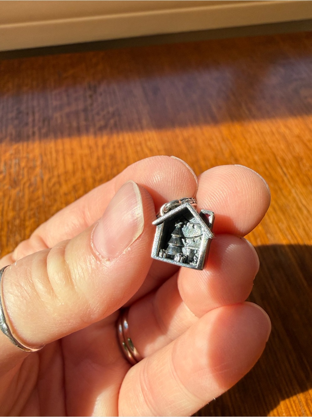 Pandora Holiday Red House Charm - Picture 4 of 4